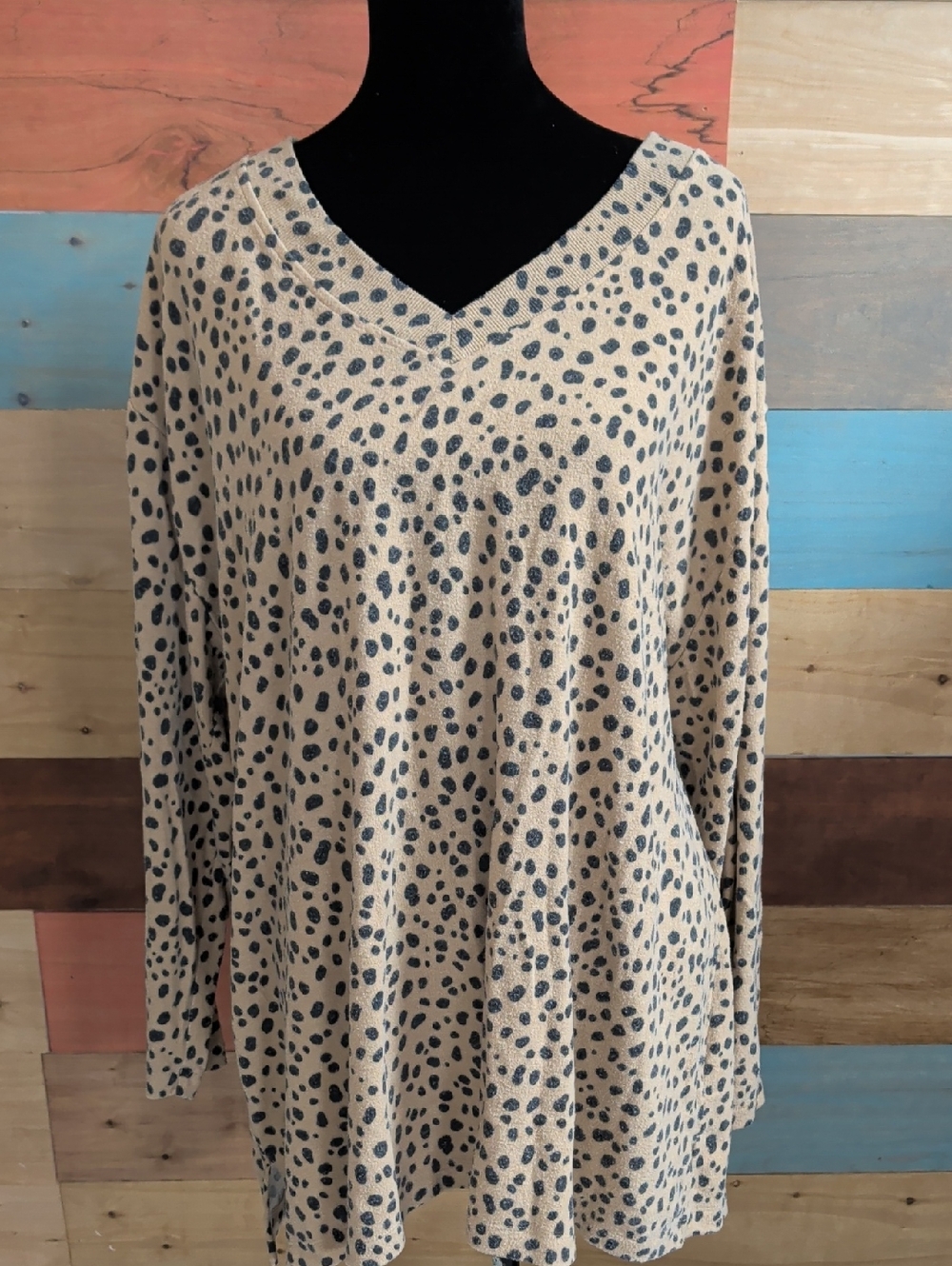croft & barrow Beige V-Neck Long Sleeve Leopard Dot Top